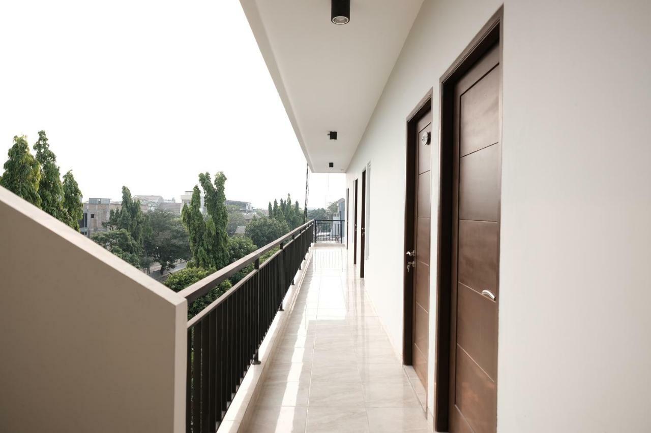 RedDoorz near Taman Palem Otel Cakarta Dış mekan fotoğraf