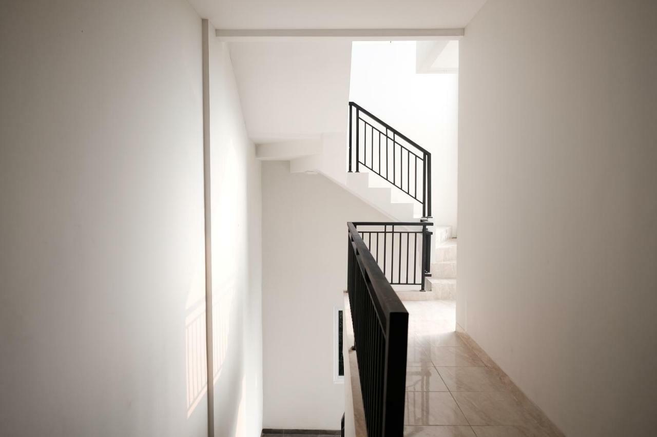 RedDoorz near Taman Palem Otel Cakarta Dış mekan fotoğraf